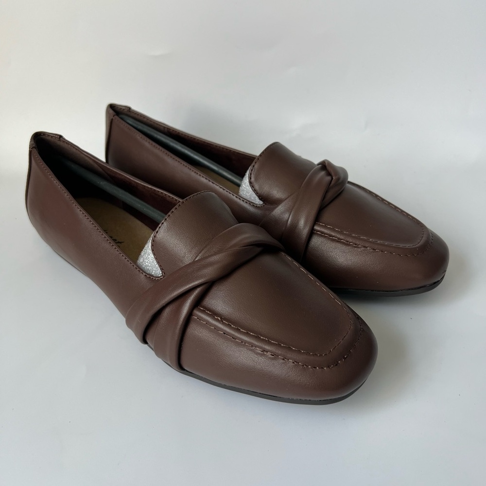 Easy Street Elegant Brown Loafers for Women 8M